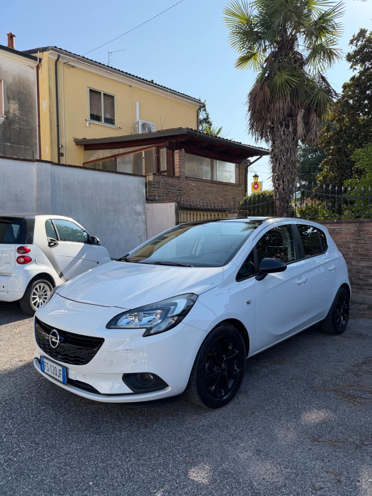 Opel Corsa 1.2 5 porte Black Edition