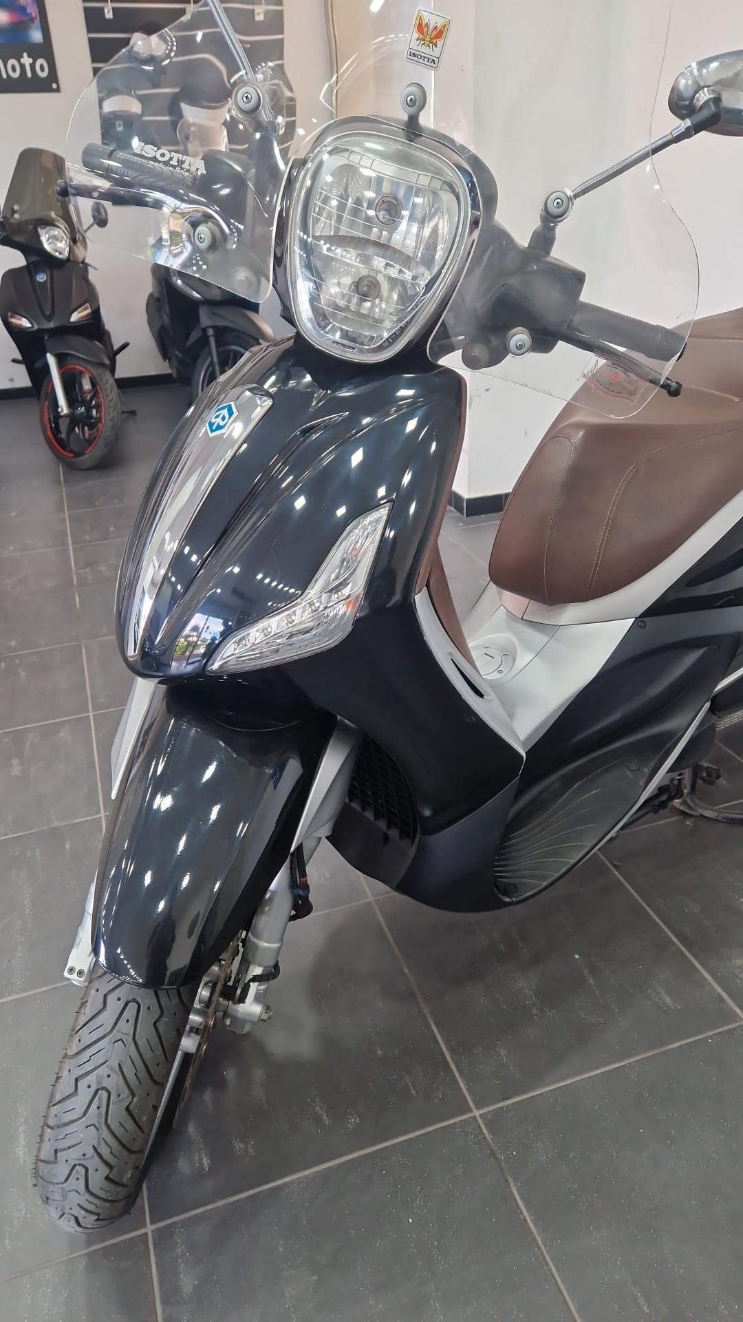 Piaggio Beverly 300 BASE