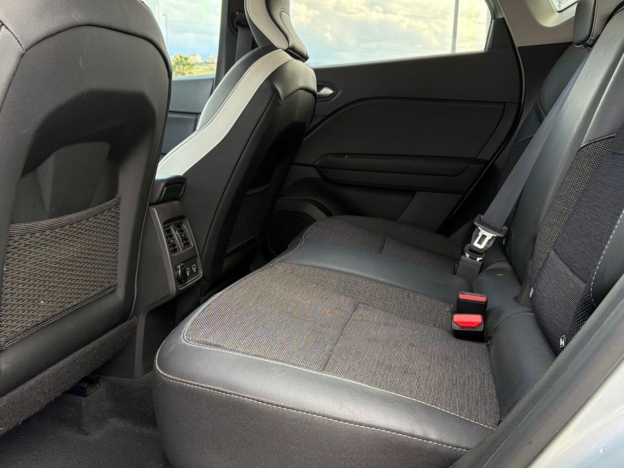 Renault Captur 1.6 e-tech hybrid intens 145cv auto