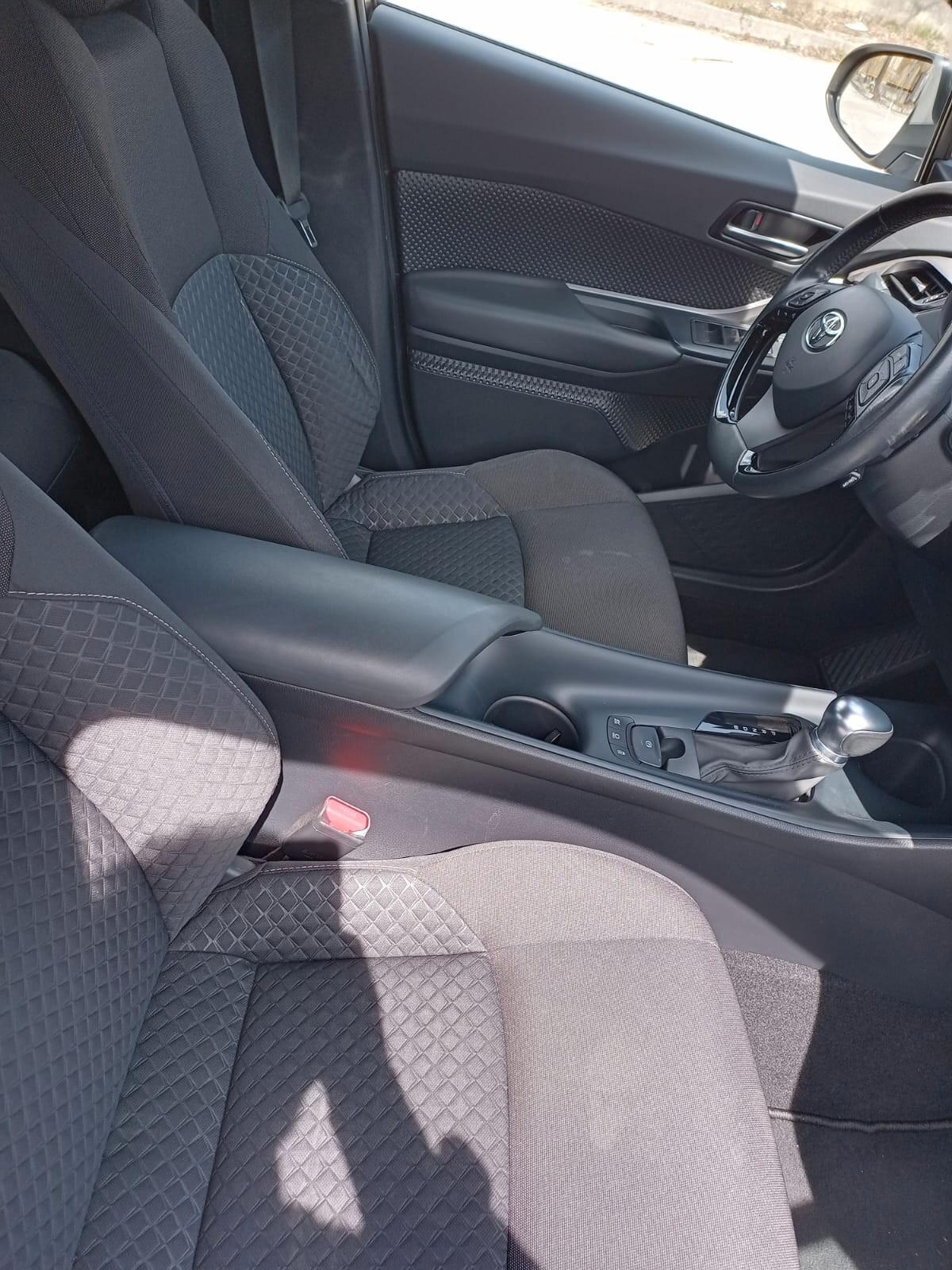 Toyota C-HR 1.8 Hybrid E-CVT Active