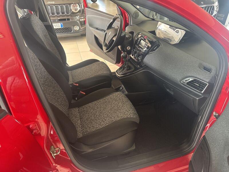 Lancia Ypsilon Ypsilon 1.0 FireFly 5 porte S&S Hybrid Ecochic Silver