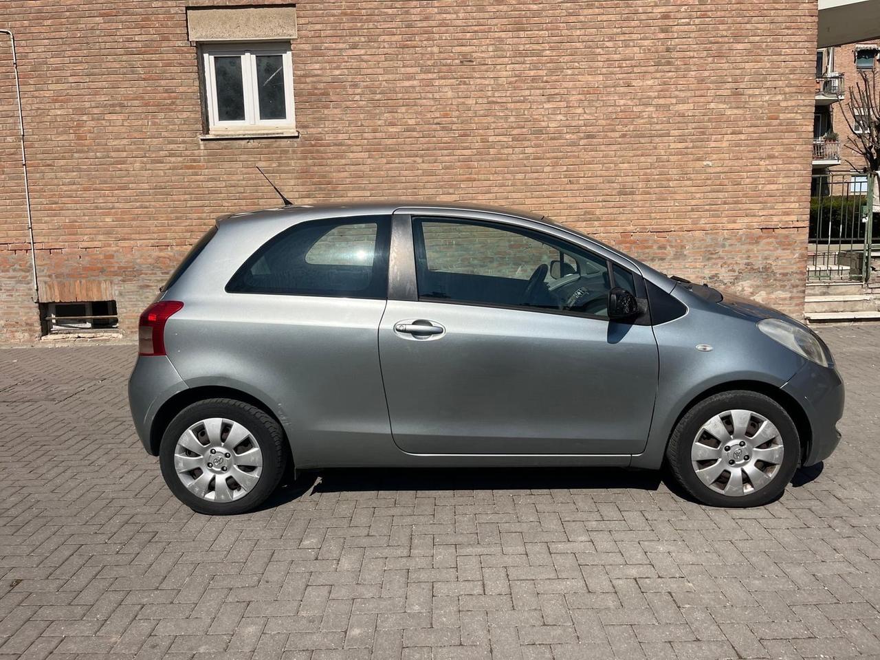 Toyota Yaris 1.0 5 porte