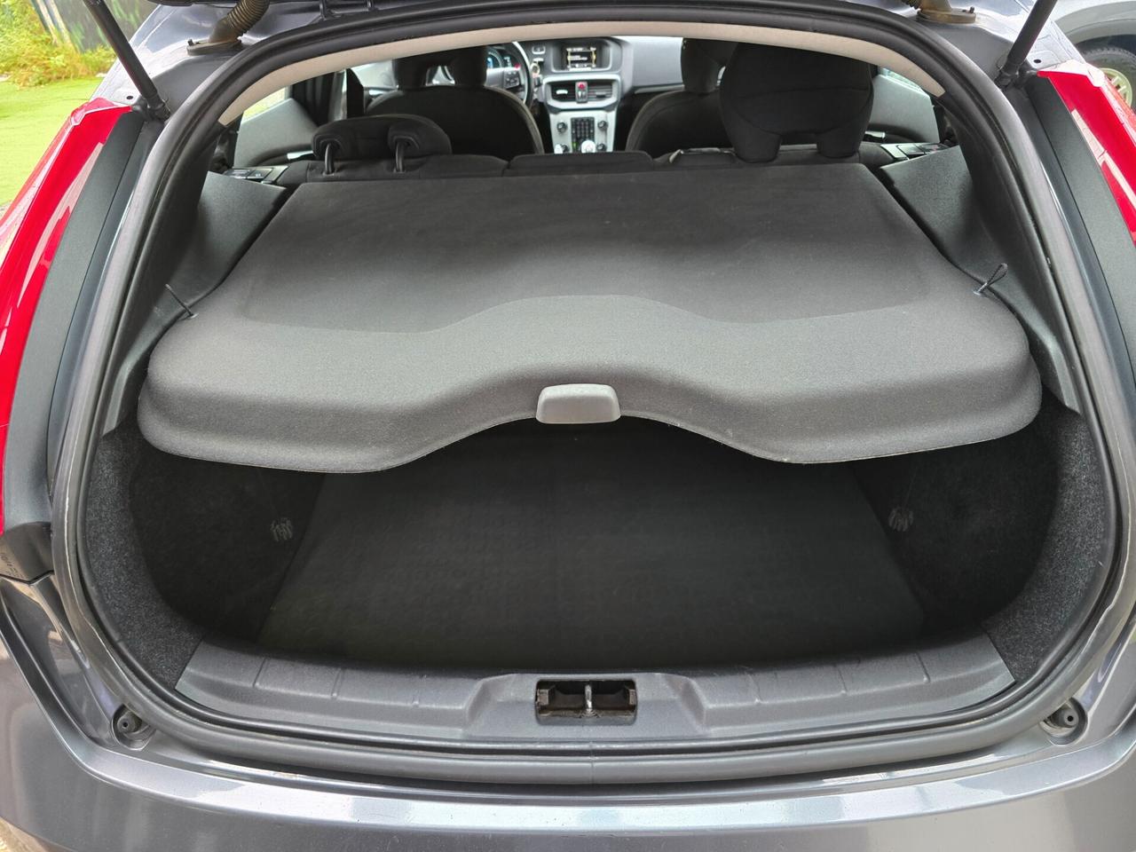 Volvo V40 D2 1.6D 114CV Momentum-2013