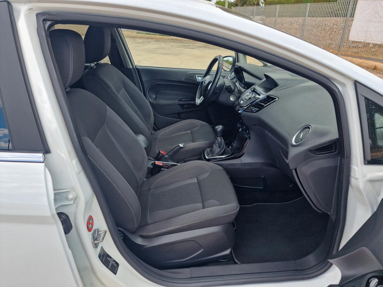 Ford Fiesta 1.2 60CV 5 porte Black & White Edition