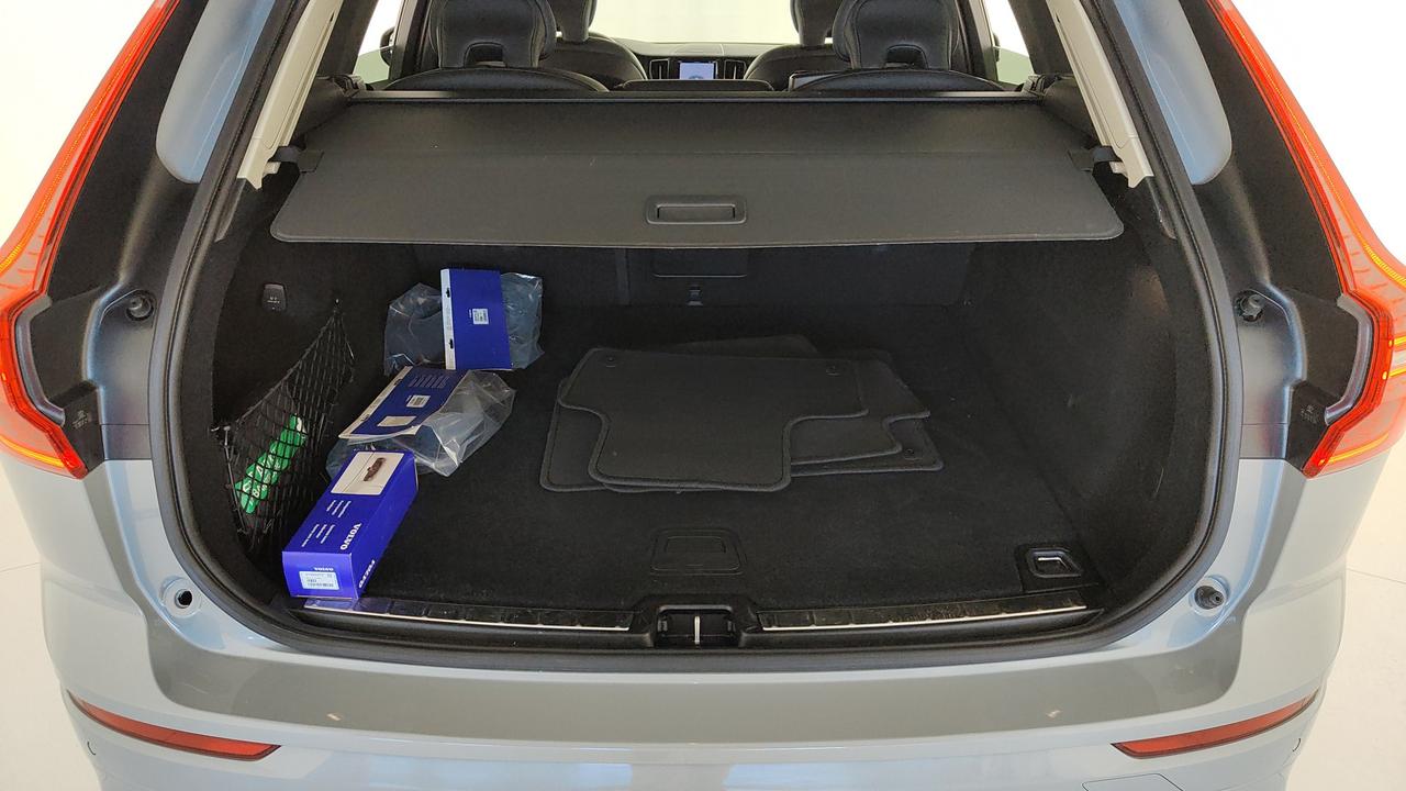 VOLVO XC60 2.0 b4 Plus Dark auto