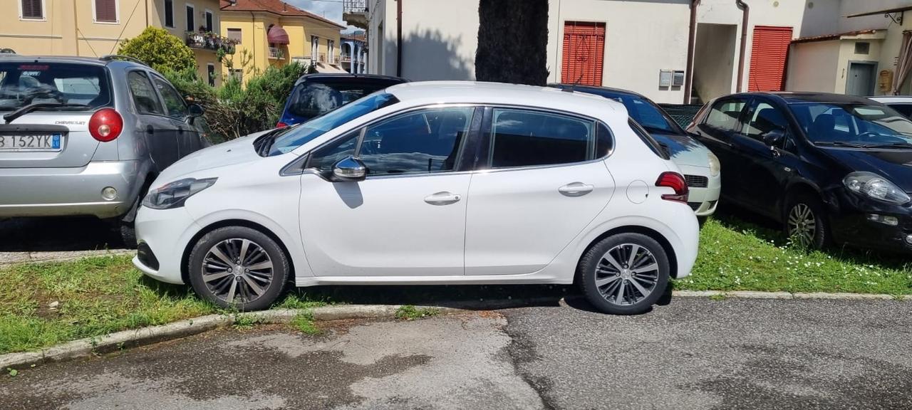 Peugeot 208 PureTech 82 5 porte Allure