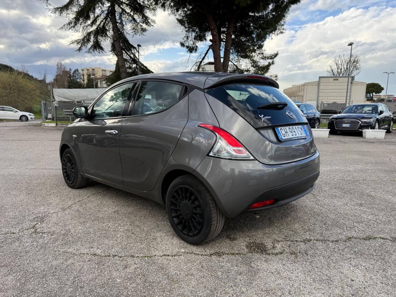 Lancia Ypsilon 1.0 FireFly 5 porte S&S Hybrid Ecochic Silver