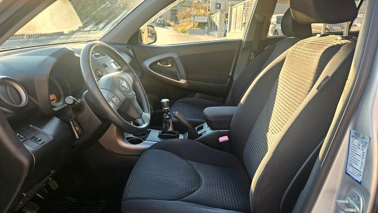 Toyota RAV4 2.2 D-4D 136 CV Luxury