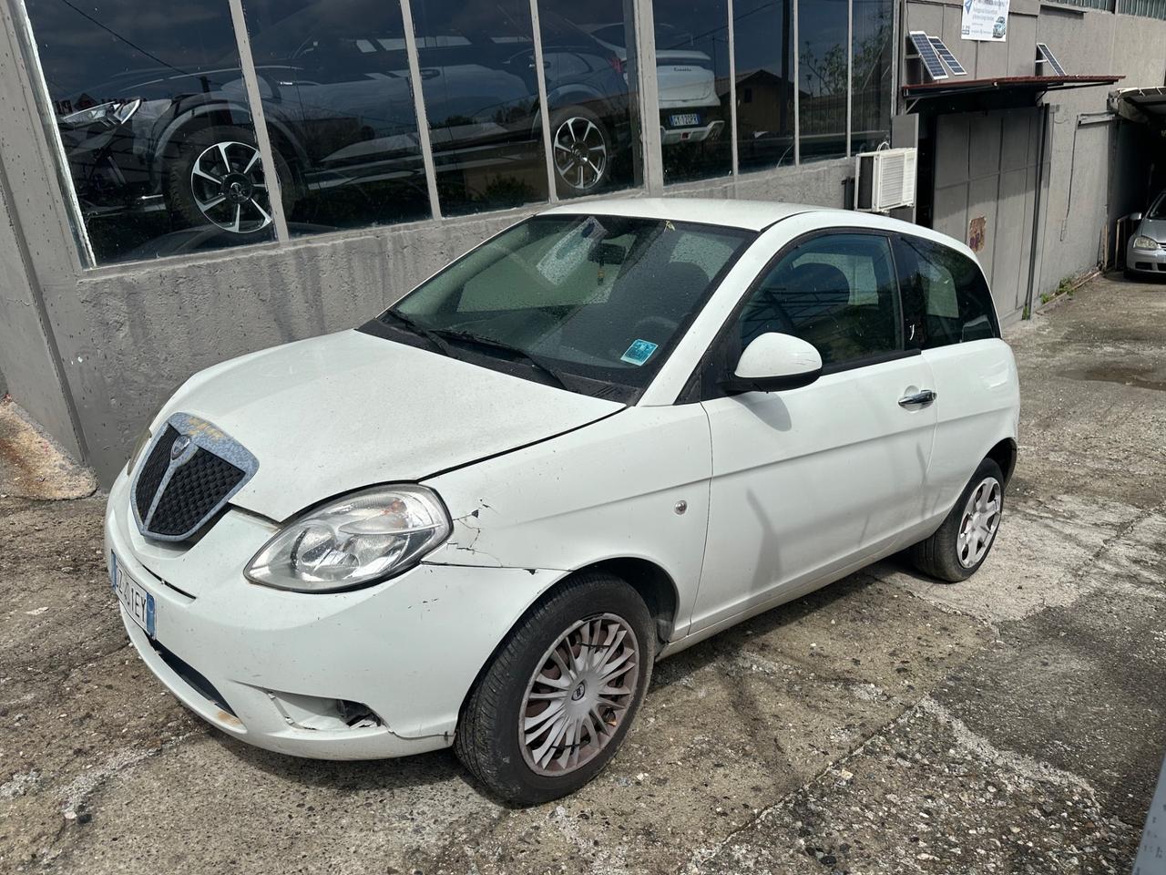 Lancia Ypsilon 1.3 MJT 75 CV Platino