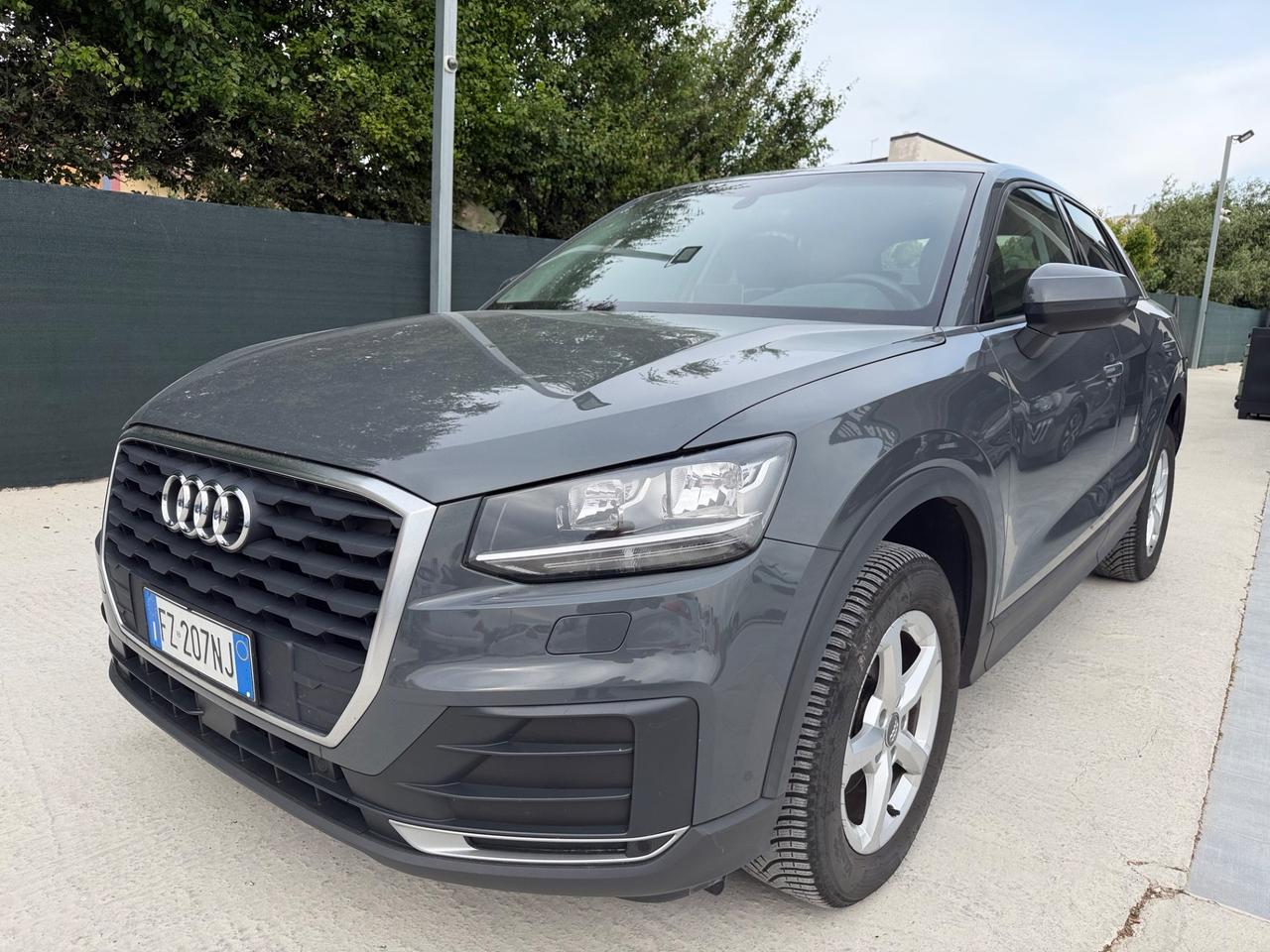 Audi Q2 30 TDI S tronic Identity Black