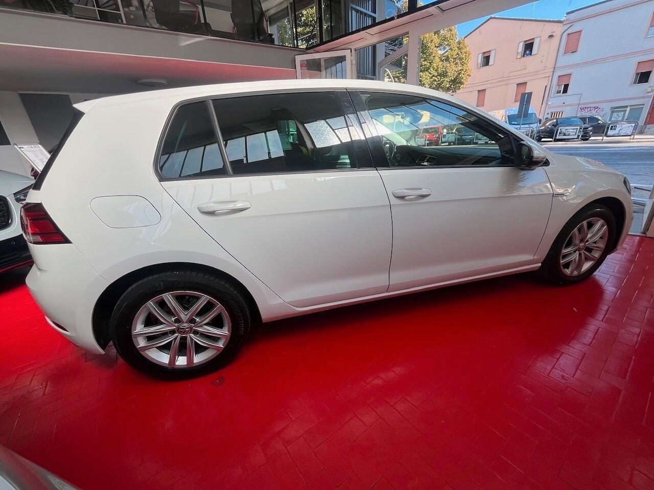 VOLKSWAGEN GOLF VII TGI METANO 130CV EXECUTIVE DSG NAVI ALCANTARA SENSORI DI PARCHEGGIO ANTERIORI POSTERIORI CERCHI IN LEGA OK NEOPATENTATI - CON € 25 percorrenza KM 460 - GARANZIA 12 MESI -