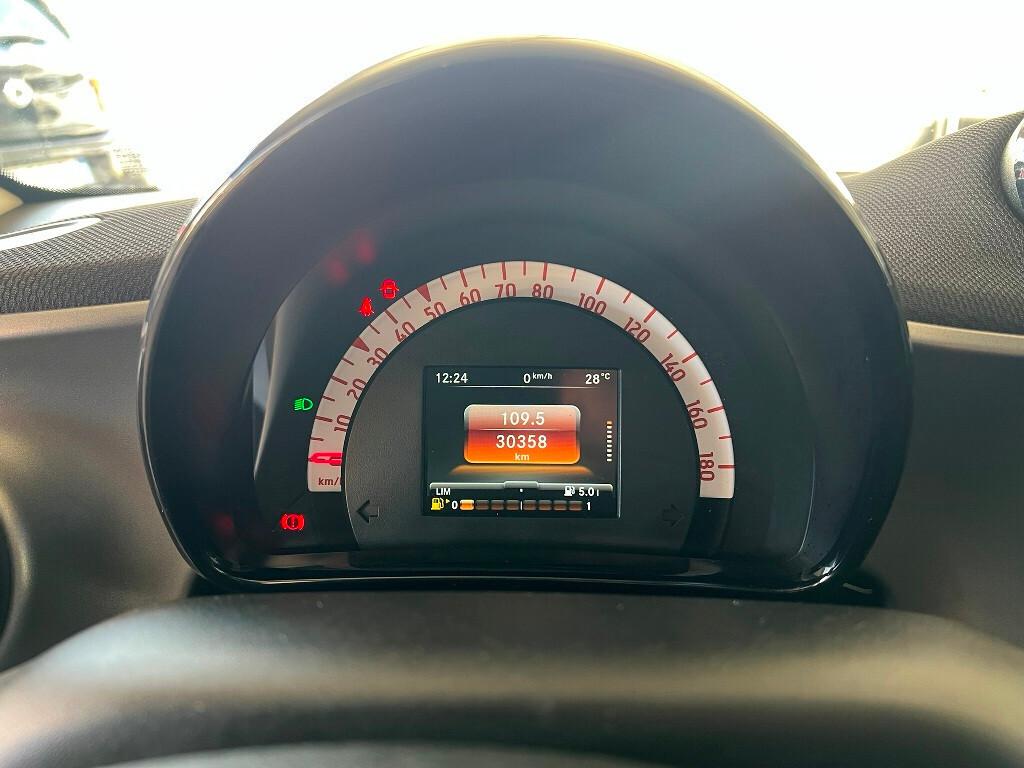 Smart Forfour 1.0 71 CV Total Black 30.000KM!