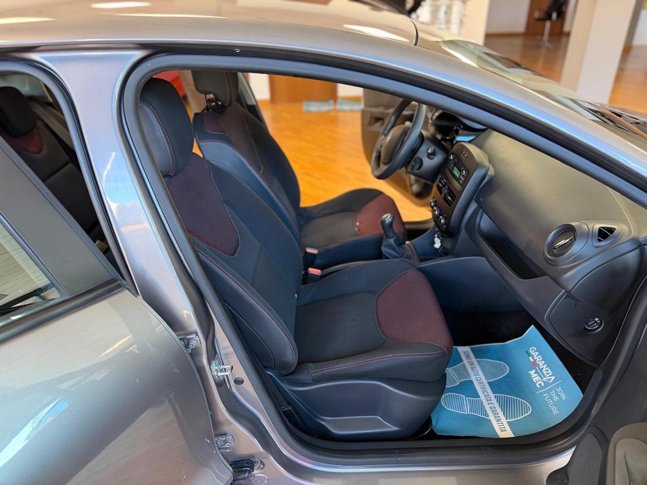 Renault Clio 1.2 75CV 5 porte