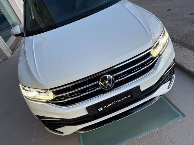 VOLKSWAGEN Tiguan 2.0 TDI 150 CV SCR DSG R-Line LUCI AMBIENTE