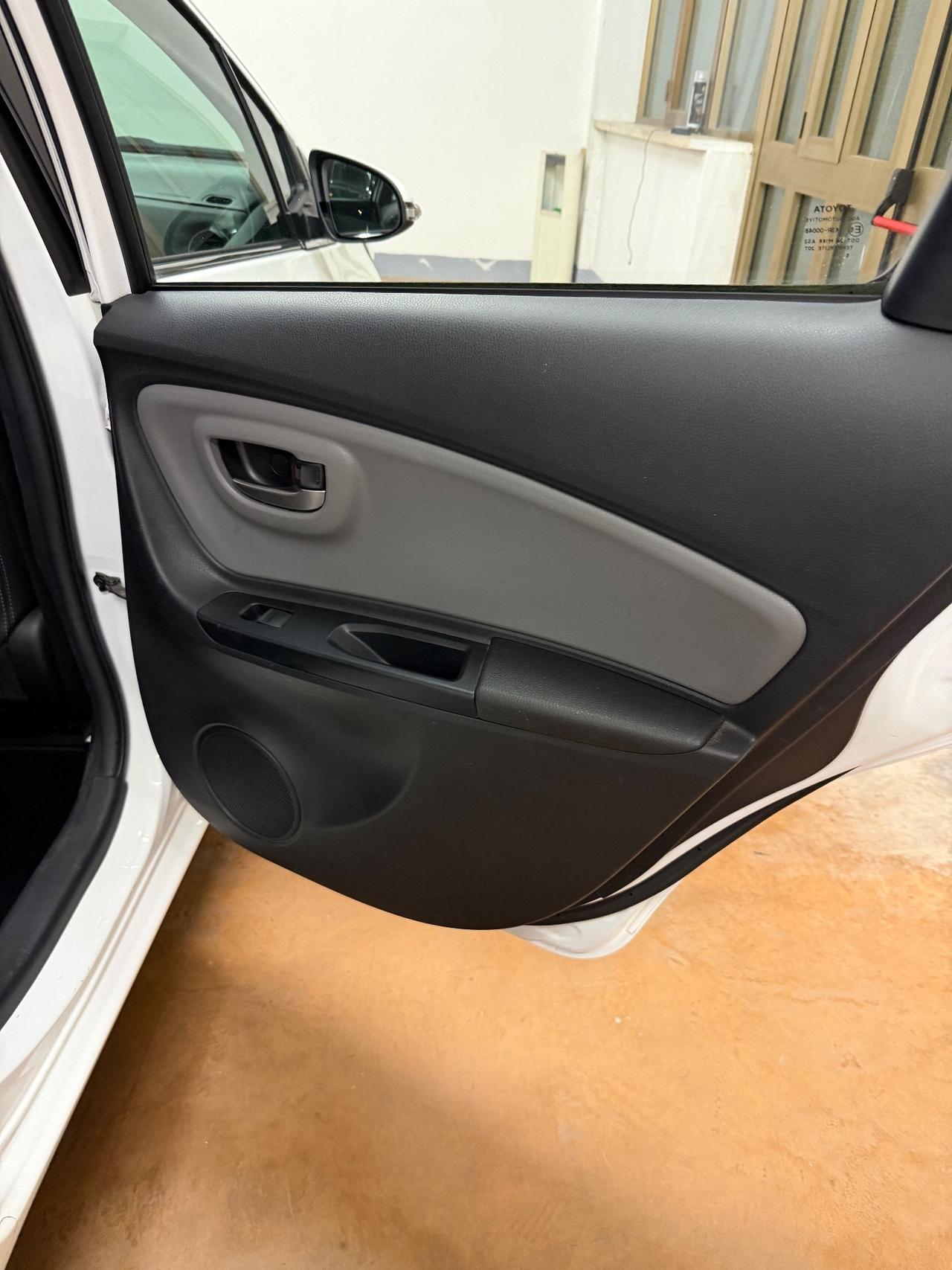 Toyota Yaris 1.0 5 porte vvt-i Active