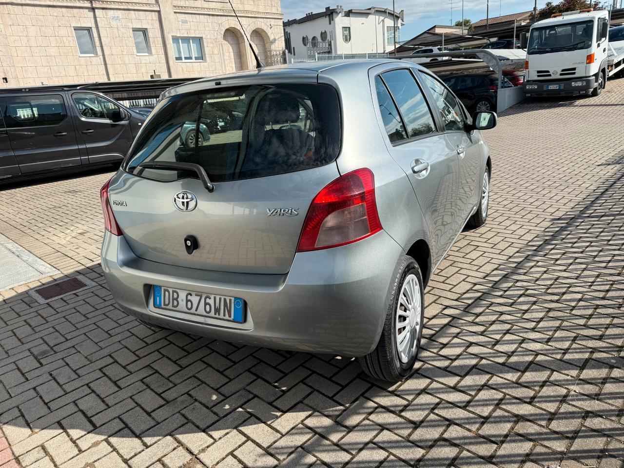 Toyota Yaris 1.0 5 porte