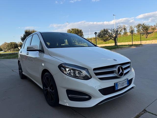 MERCEDES-BENZ B 180 SPORT+NAVI+LED+RCAM+PELLE-TEX+CRUISE+17BLACK
