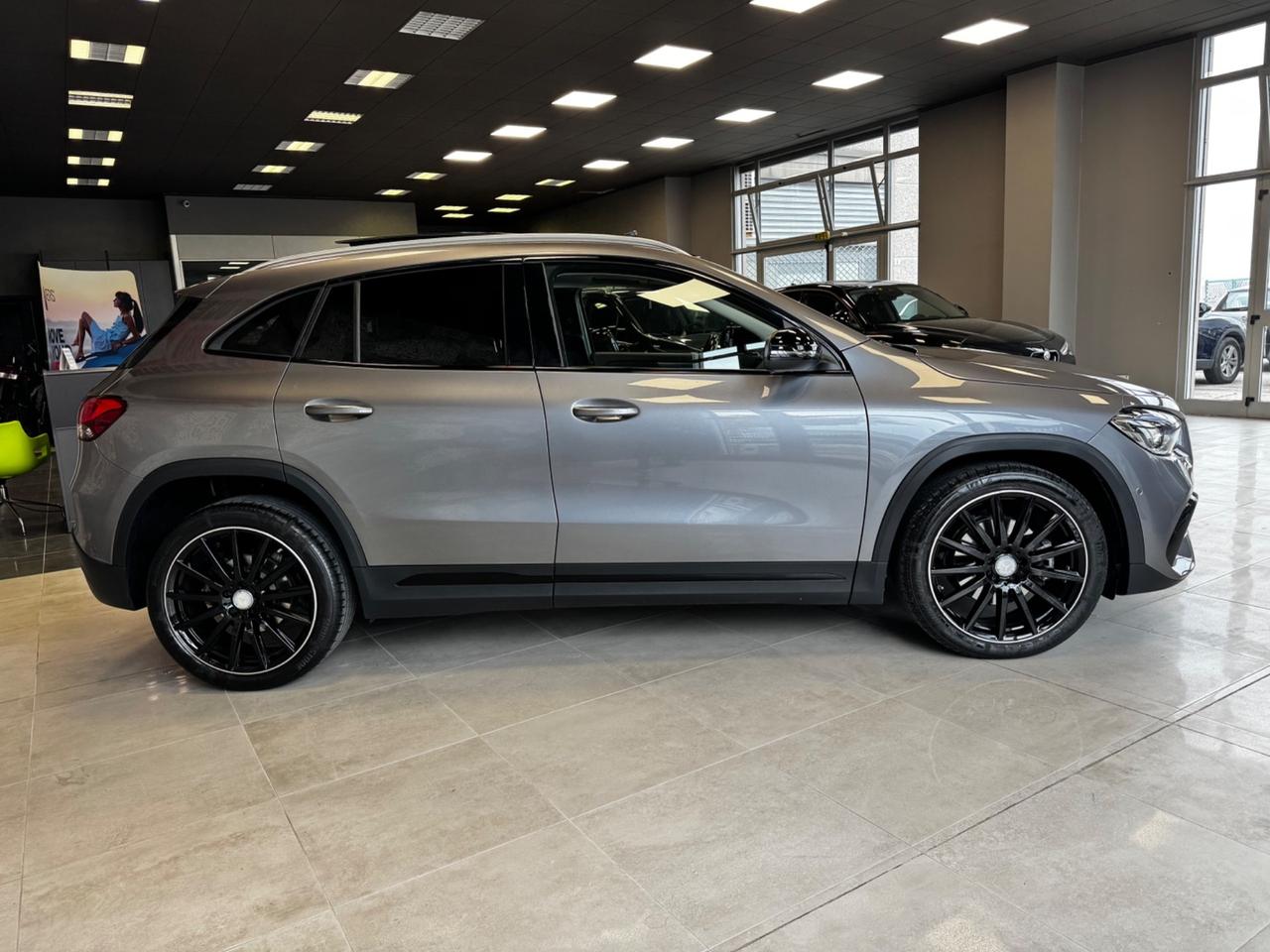 MERCEDES GLA 200CDI AT8 TETTO APRIBILE + PACK PREMIUM