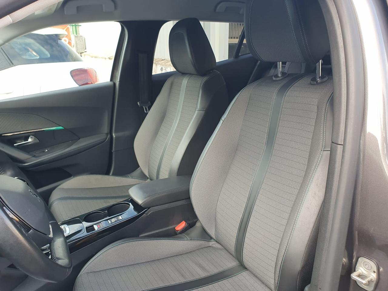Peugeot 2008 BlueHDi 130 S&S EAT8 GT Pack