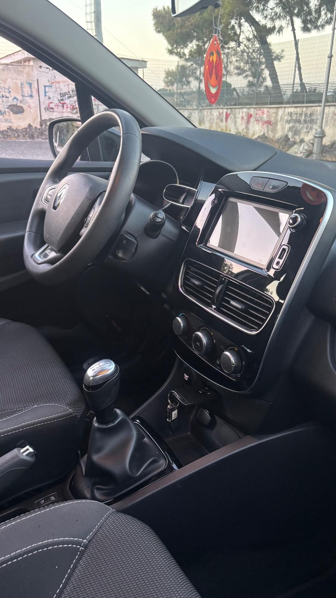 Renault Clio dCi 8V 75 CV 5 porte Moschino Life