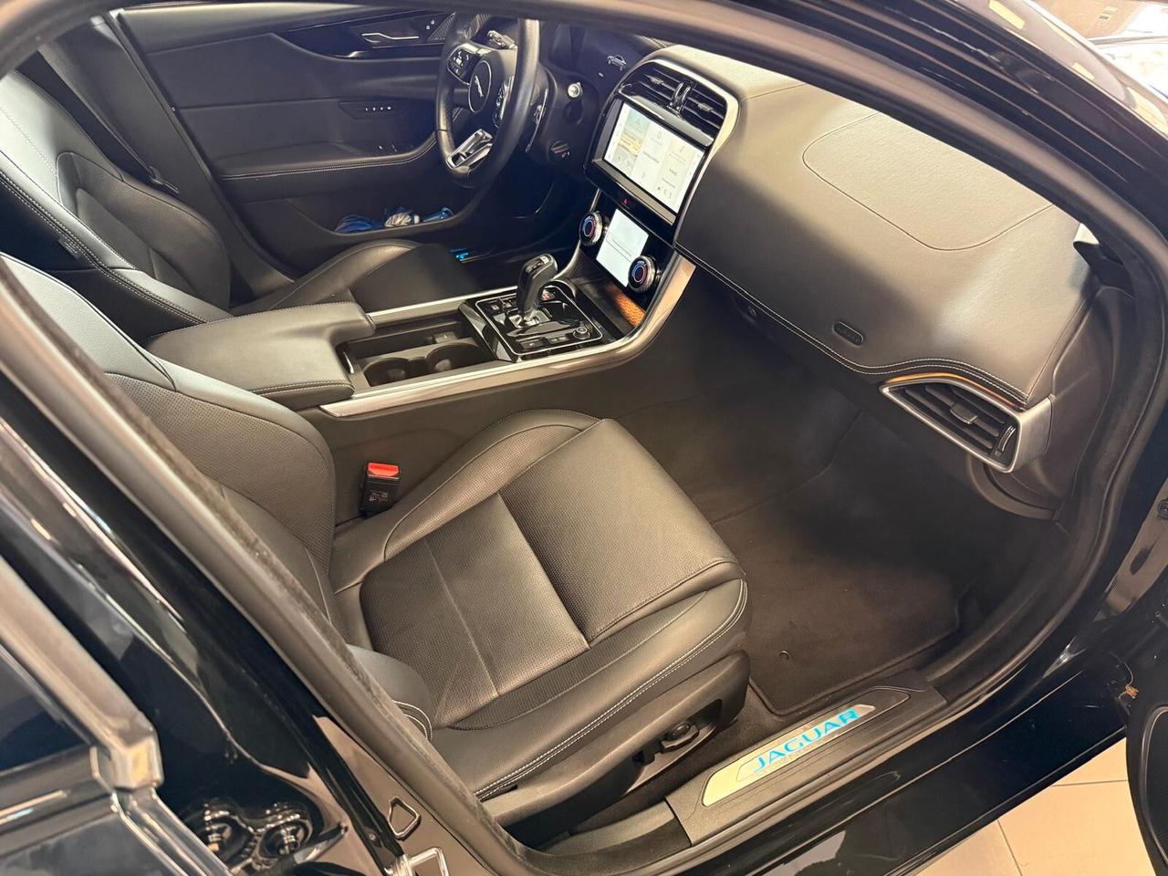 Jaguar XE 2.0 D 204 CV aut. R-Dynamic SE