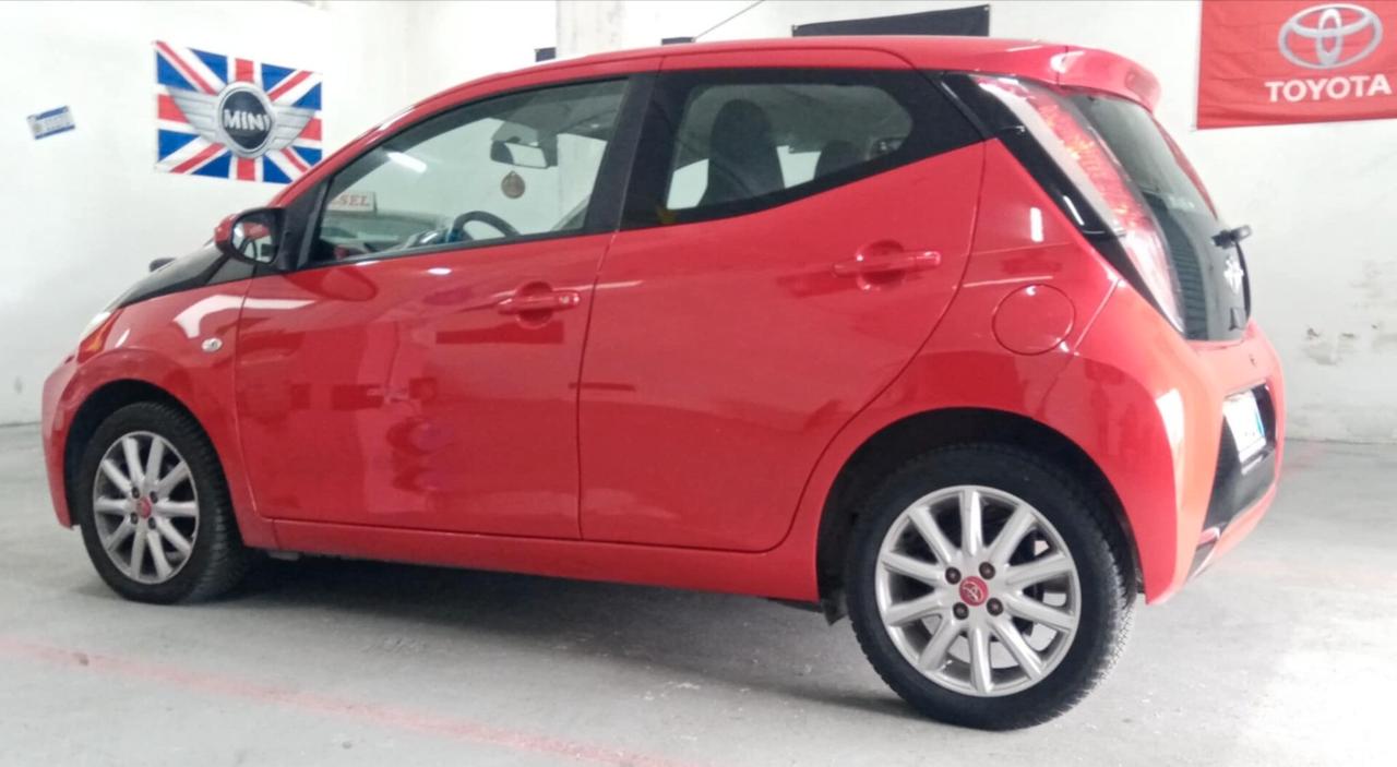 Toyota Aygo 1.0 VVT-i 69 CV 5 porte x-cite