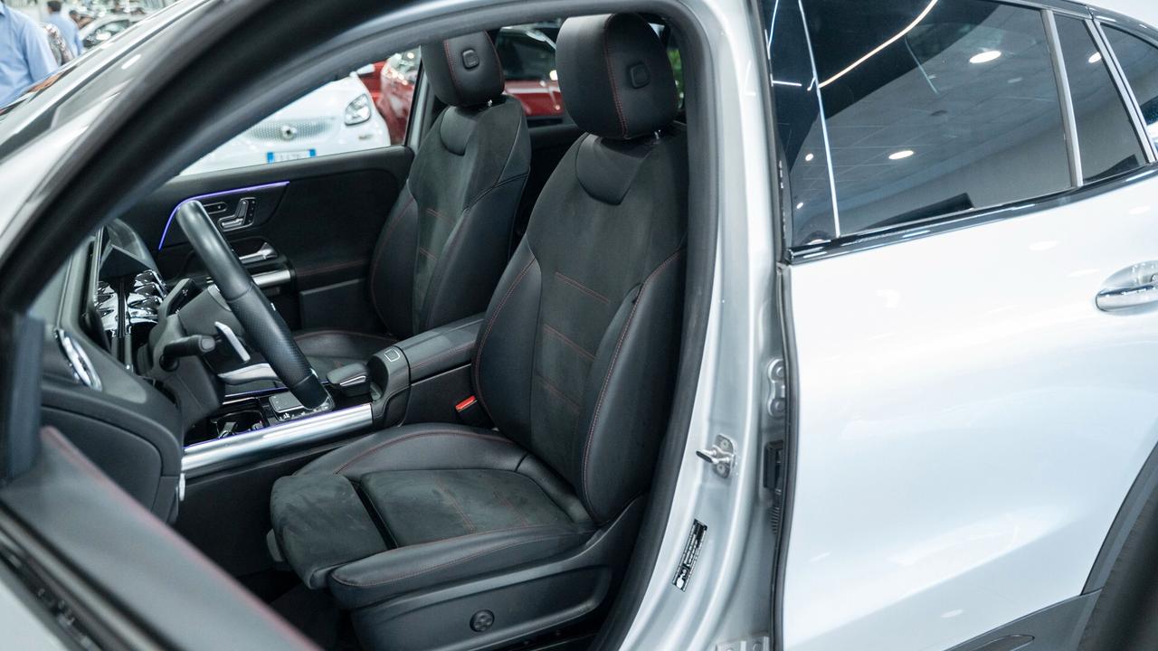 Mercedes-benz GLA 200 D PREMIUM PLUS AMG TETTO PACK LUCI MULTIBEAM FULL OPTIONAL