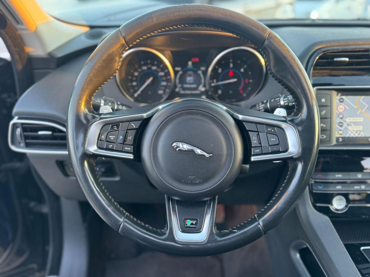 Jaguar F-Pace 2.0 D 180 CV AWD aut. R-Sport