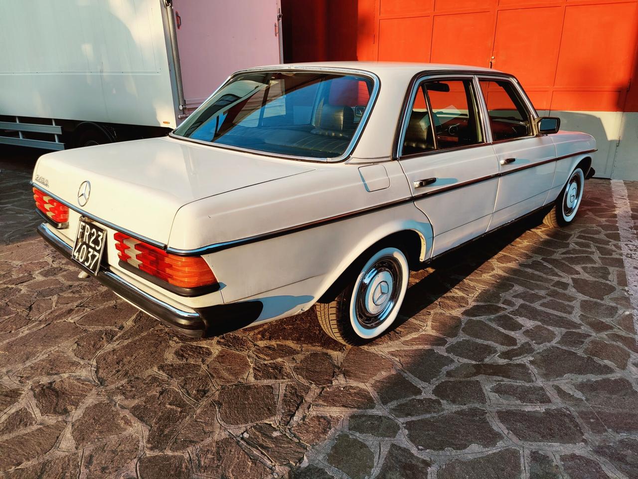 Mercedes-benz 240 D
