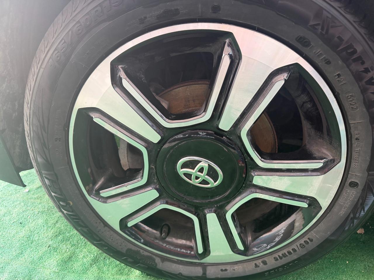 Toyota Aygo 2017 AUTOMATICA 1.0 VVT-i 69 CV 5 porte x-play