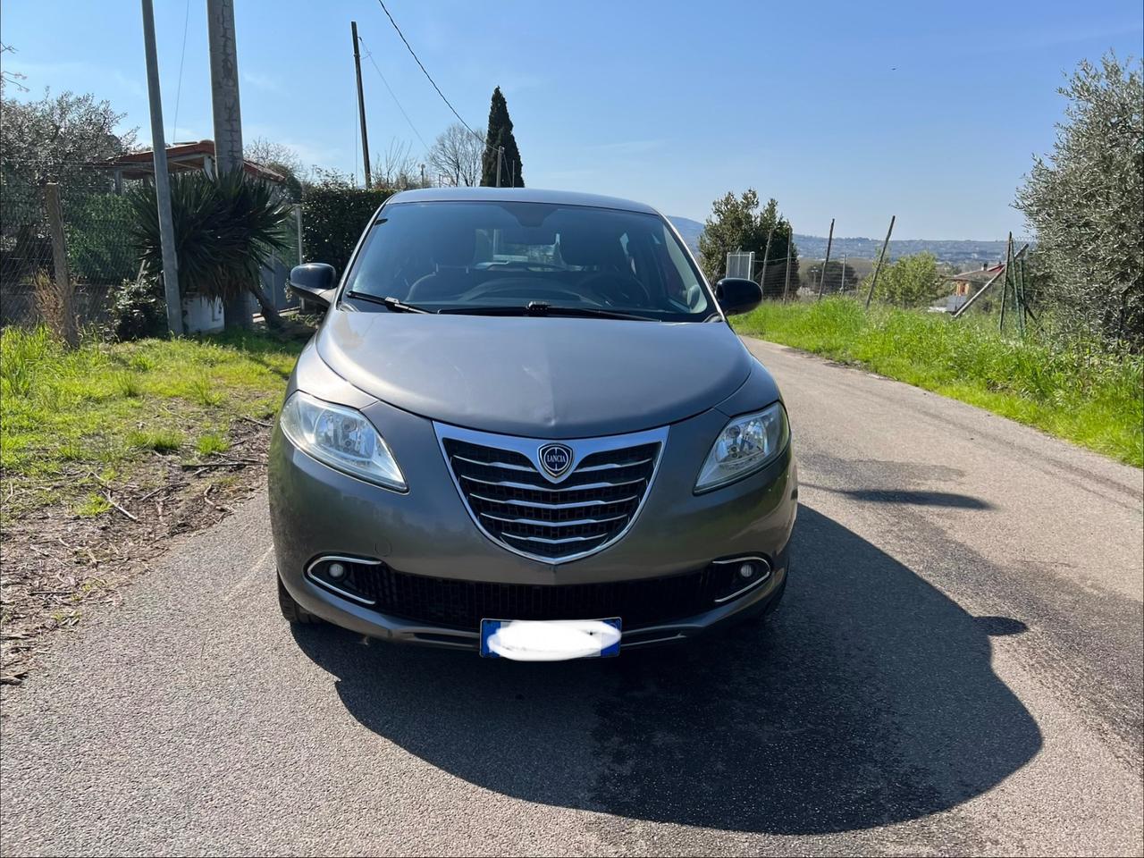 Lancia Ypsilon 0.9 TwinAir 85 CV 5 porte Metano Ecochic Silver