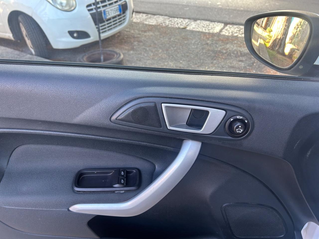 Ford Fiesta 1.4 TDCi 70CV 5 porte Titanium