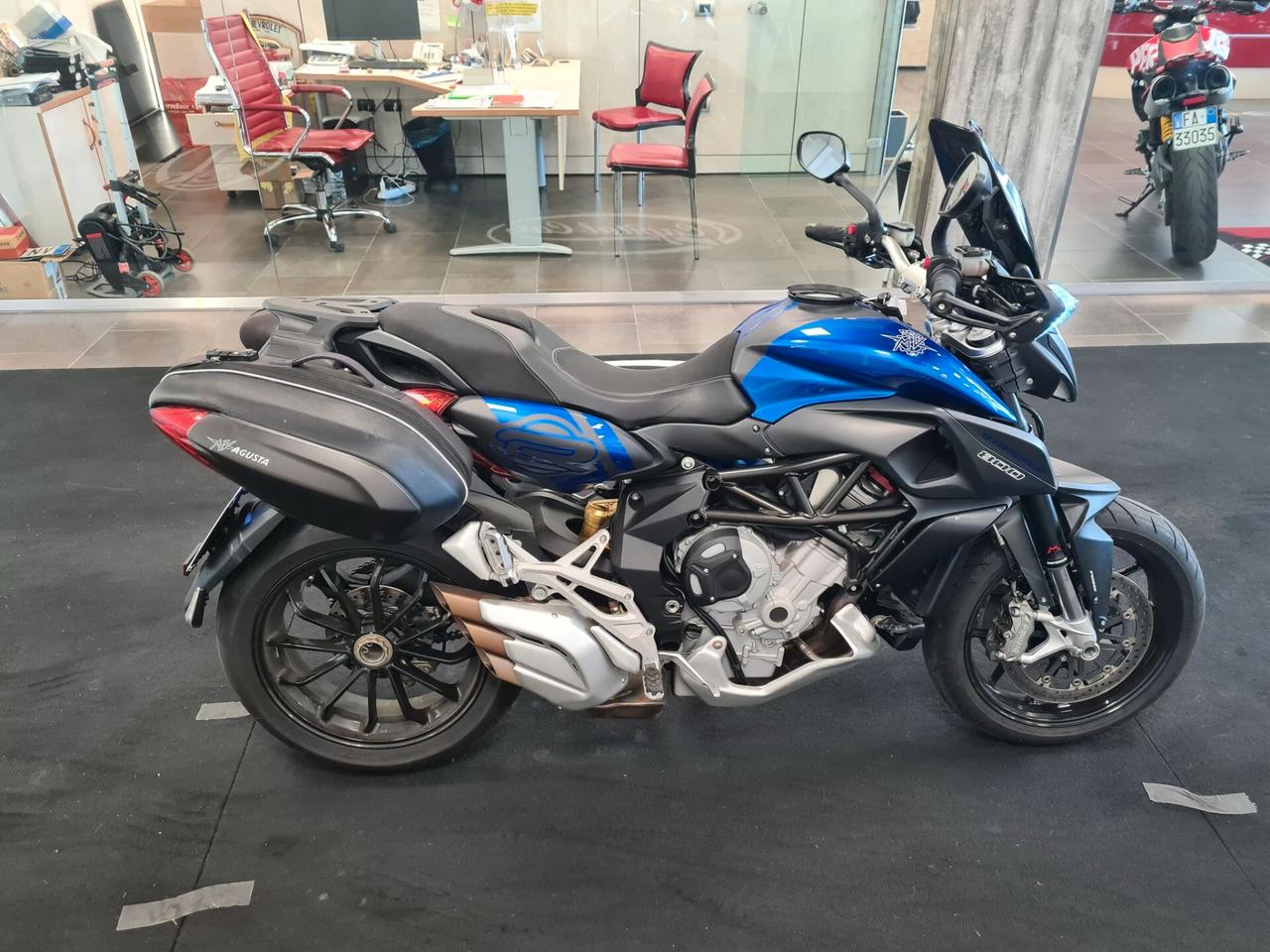 MV AGUSTA STRADALE 800