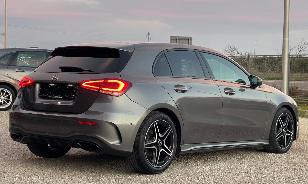 MERCEDES Classe A 180 d Automatic Premium Edition