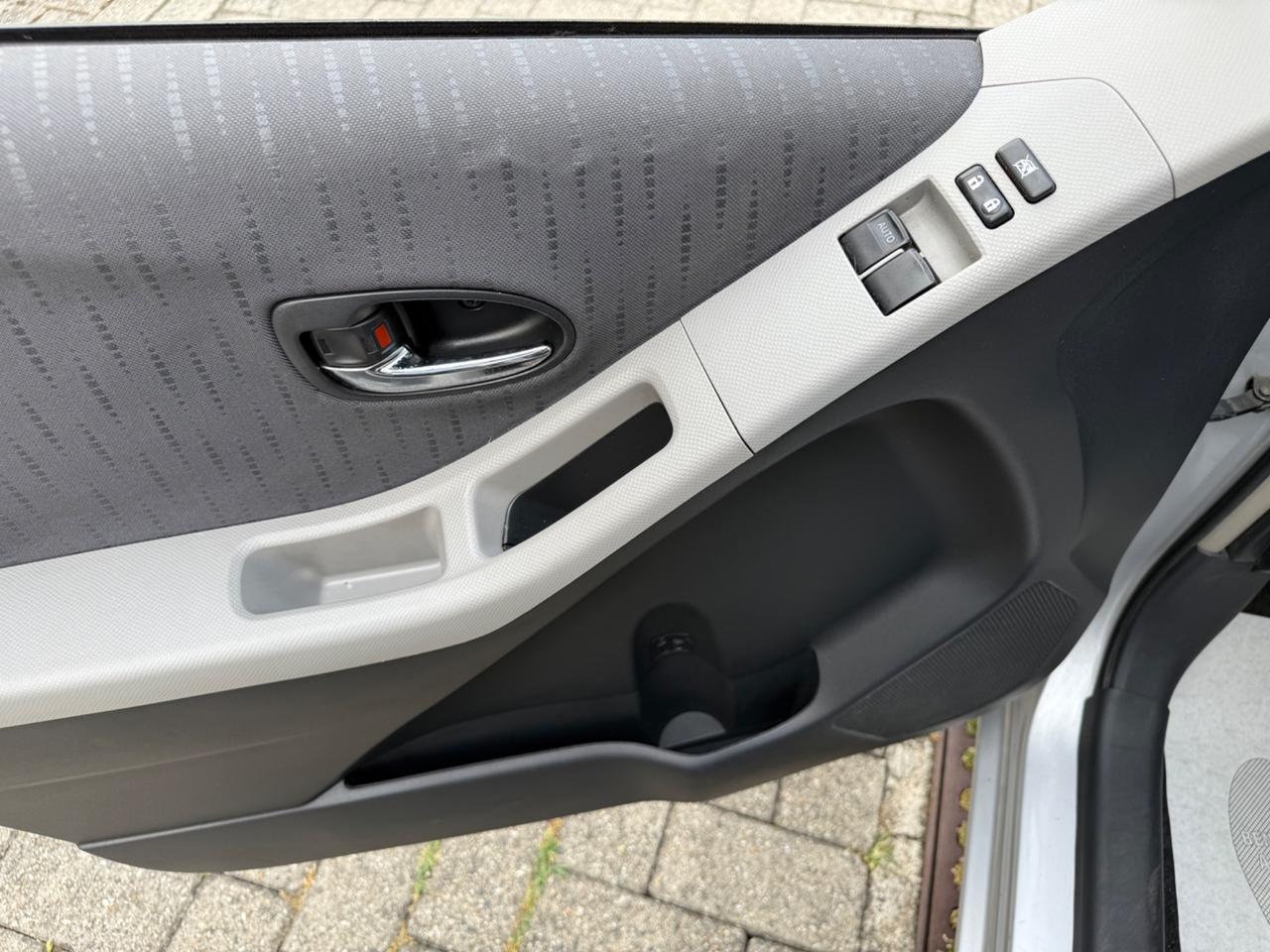 Toyota Yaris 1.3 5 porte M-MT Automatik*Neopatentati
