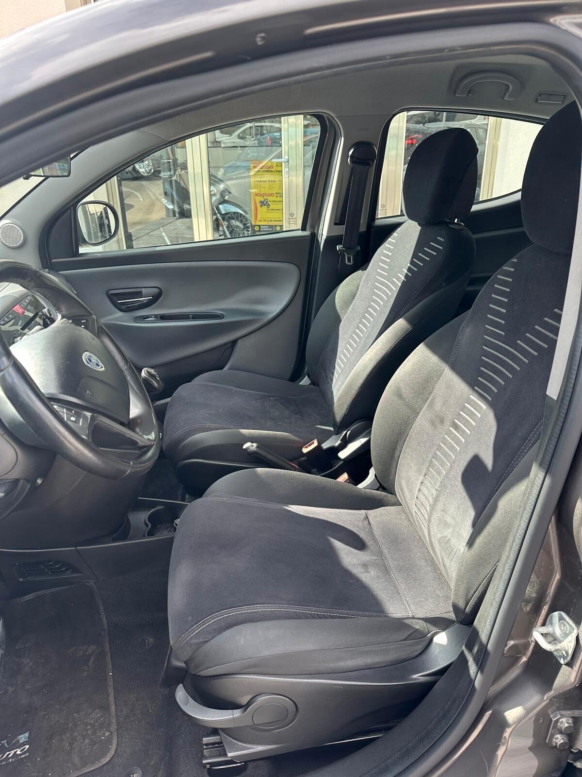 Lancia Ypsilon 1.3 MJT 16V 95 CV 5 porte S&S Silver