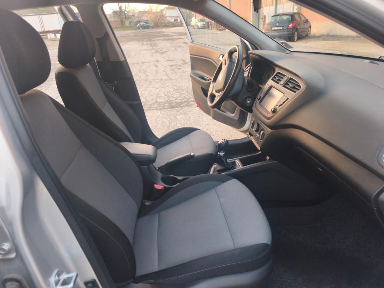 Hyundai i20 2020---1.2 Benzina Neopatentati