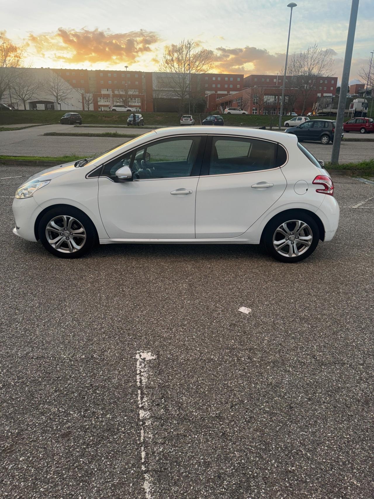 Peugeot 208 1.2 VTi 82 CV 5 porte Allure