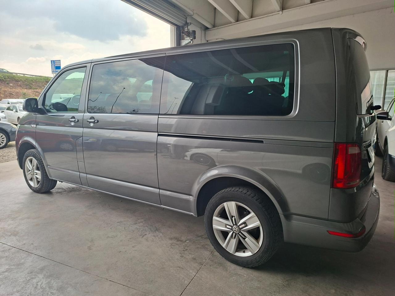 Volkswagen T6 Caravelle 2.0 TDI / 8 POSTI / AUTOMATICO / PELLE / EURO 6B