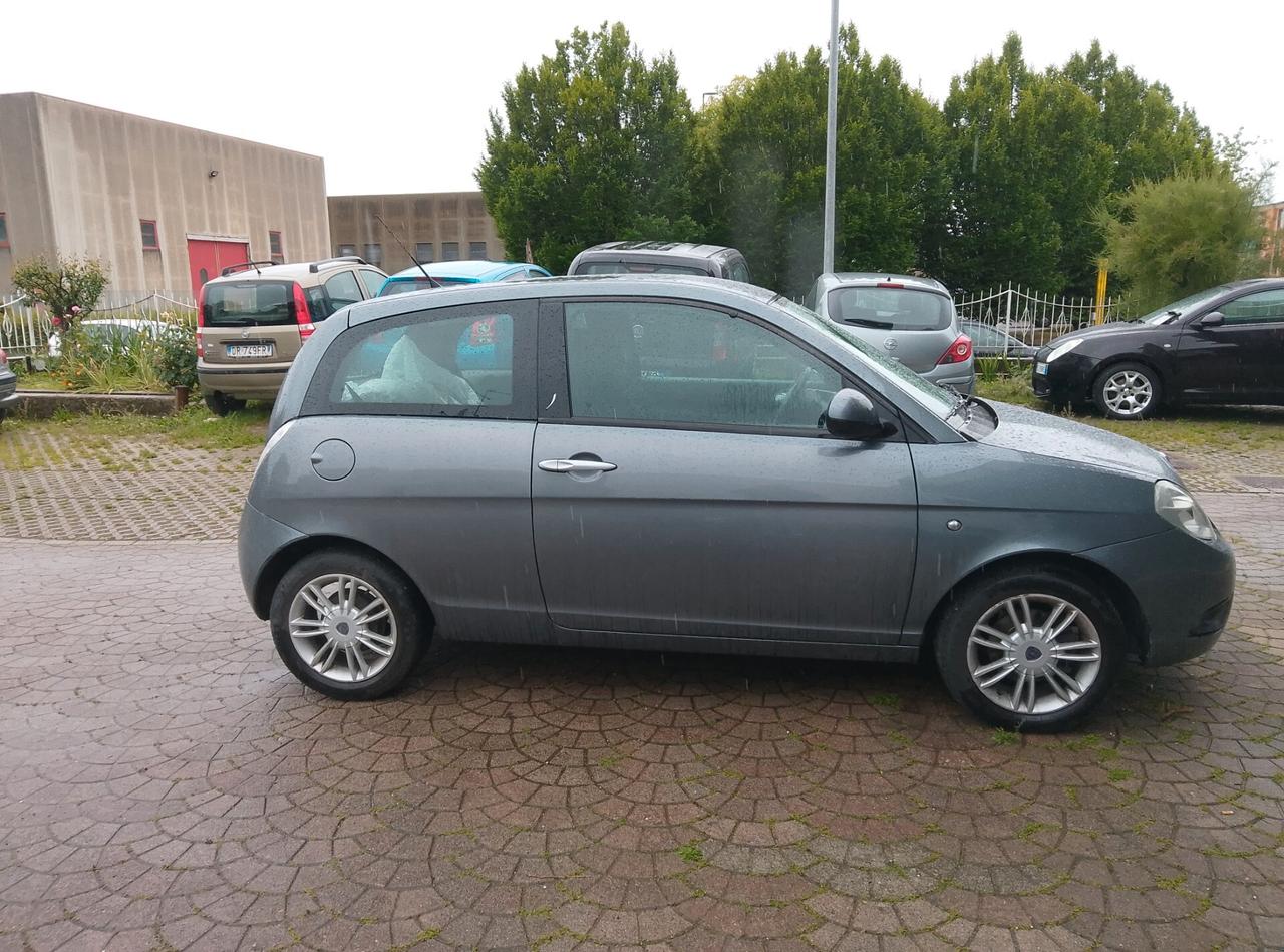 Lancia Ypsilon 1.2 69 CV Argento