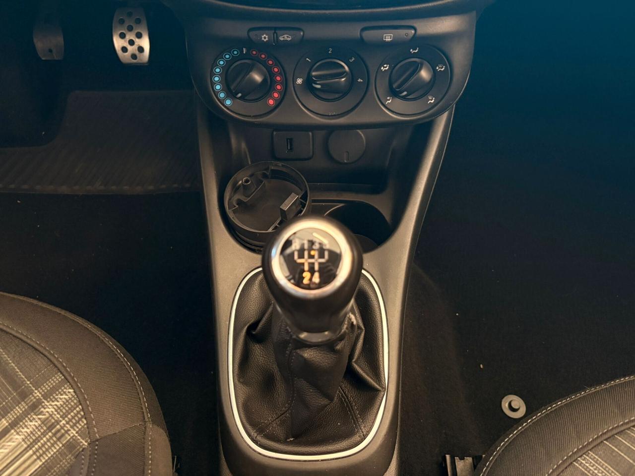 Opel Corsa 1.4 90CV GPL Tech Coupé b-Color
