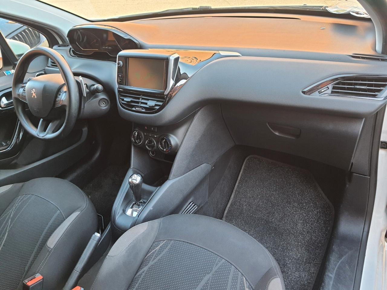 Peugeot 208 1.4 e-HDi 68 CV S&S robotizzato 5 porte Active