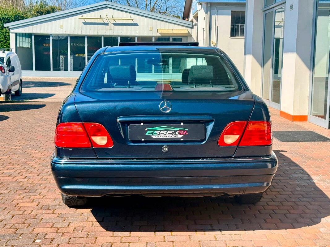 Mercedes Classe E - W210 Berlina E 200 Classic