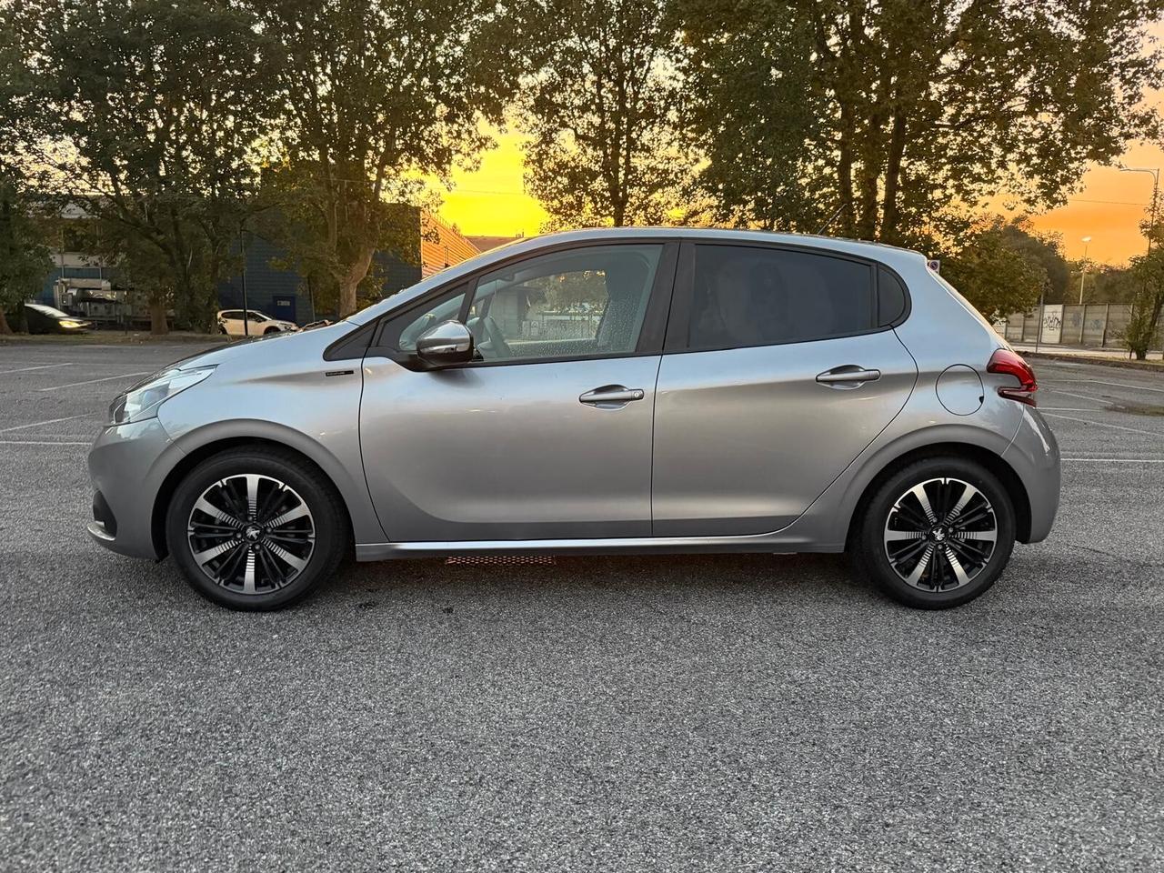 Peugeot 208 PureTech 82 Stop&Start 5 porte Signature