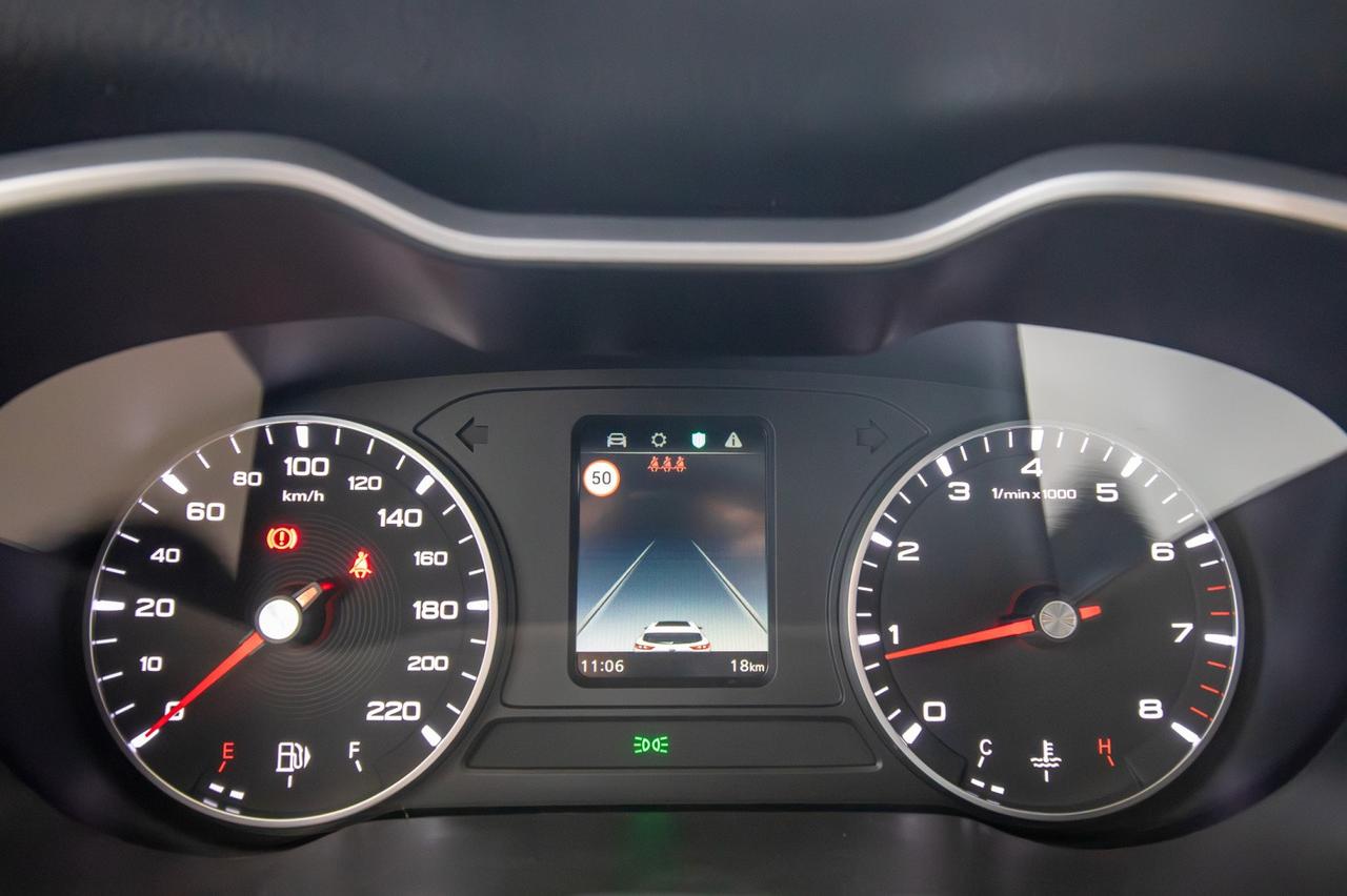 Mg ZS 1.5 Classic Comfort 106cv -km 0-