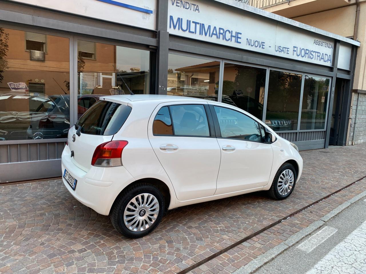 Toyota Yaris 1.0 5 Porte Sol