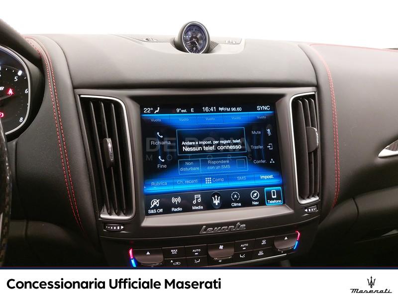 Maserati Levante 3.8 v8 trofeo 580cv auto Carbonio / Bowers&Wilkins