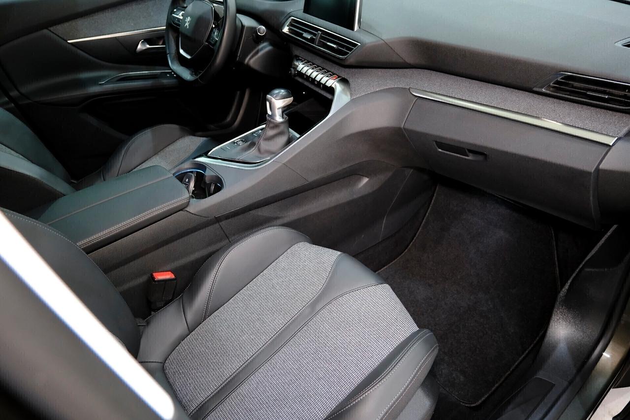 Peugeot 3008 ALLURE 12oo T 130cv COCKPIT LED e NAV