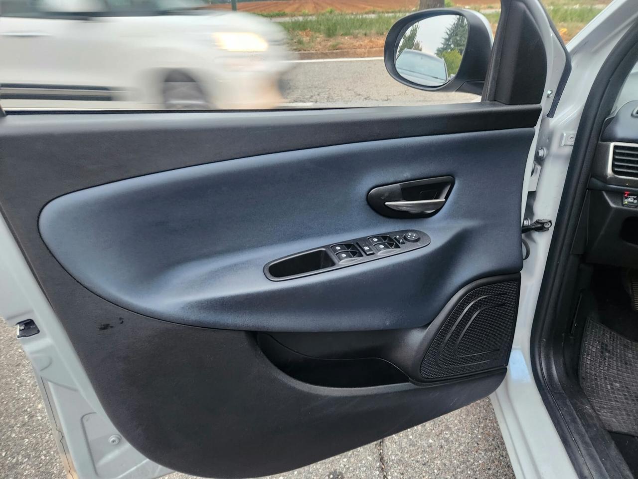 Lancia Ypsilon 1.2 69 CV 5 porte GPL Ecochic Platinum
