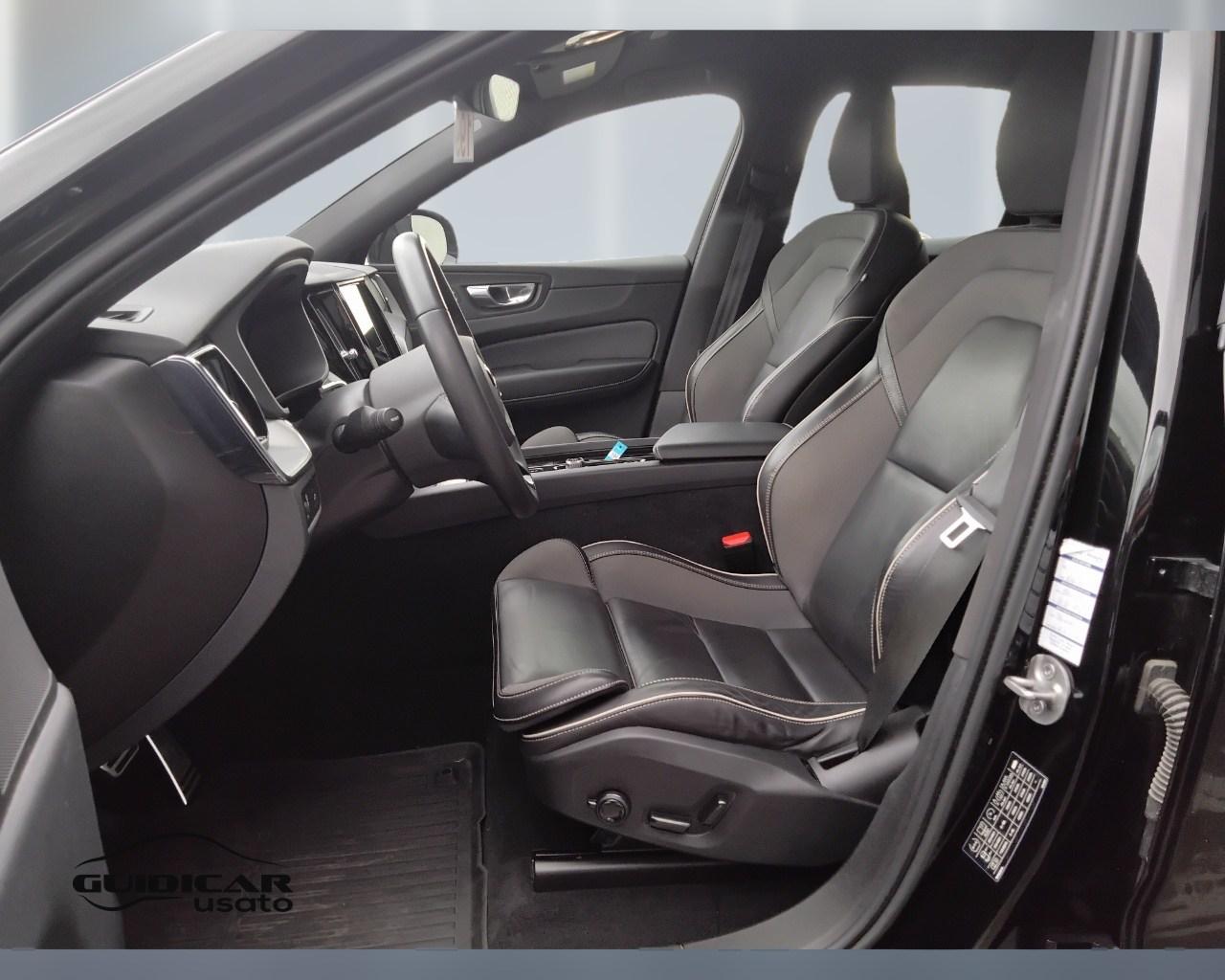 VOLVO XC60 II 2022 - XC60 2.0 b4 Plus Dark awd auto